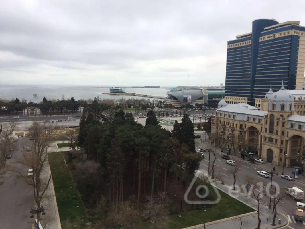 Kirayə verilir 3 otaqlı köhnə tikili 110 m²