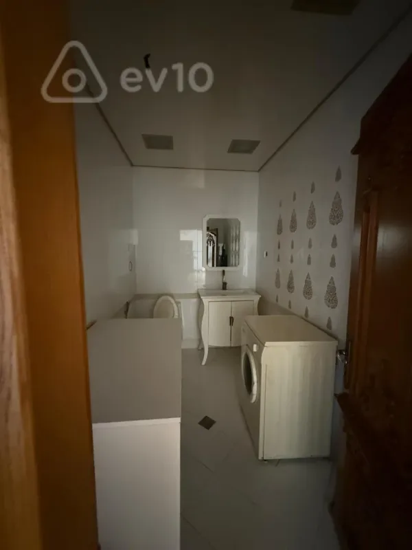 Kirayə verilir 3 otaqlı yeni tikili 165 m²