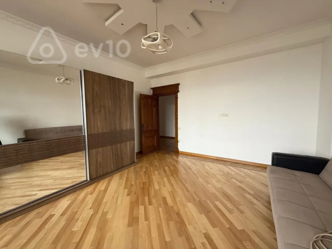 Kirayə verilir 3 otaqlı yeni tikili 165 m²