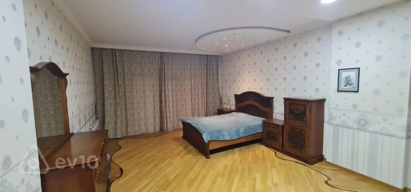 Kirayə verilir 3 otaqlı yeni tikili 165 m²