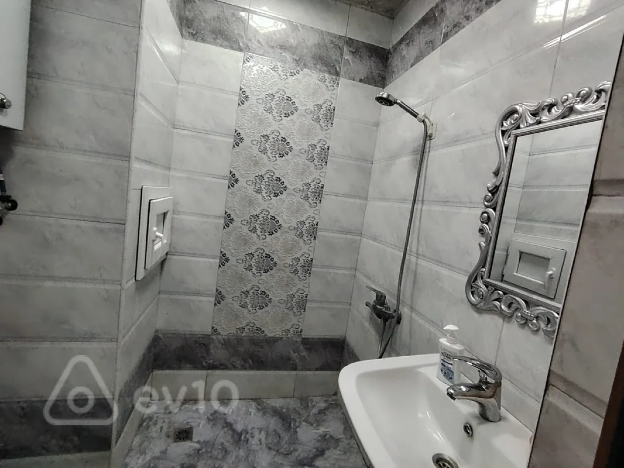 Kirayə verilir 3 otaqlı köhnə tikili 65 m²