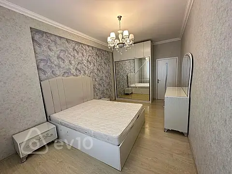 Kirayə verilir 2 otaqlı yeni tikili 70 m²