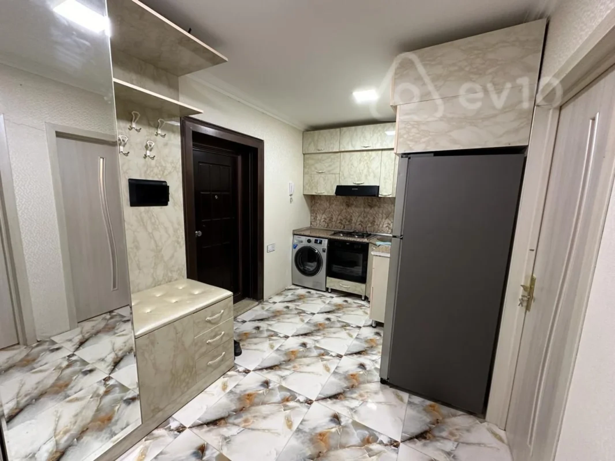 Kirayə verilir 2 otaqlı yeni tikili 70 m²