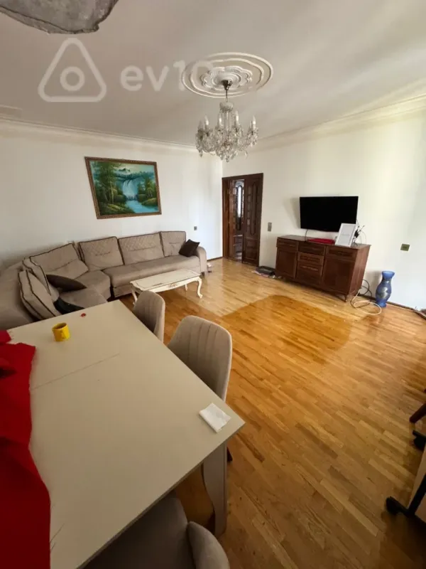 Kirayə verilir 4 otaqlı köhnə tikili 100 m²