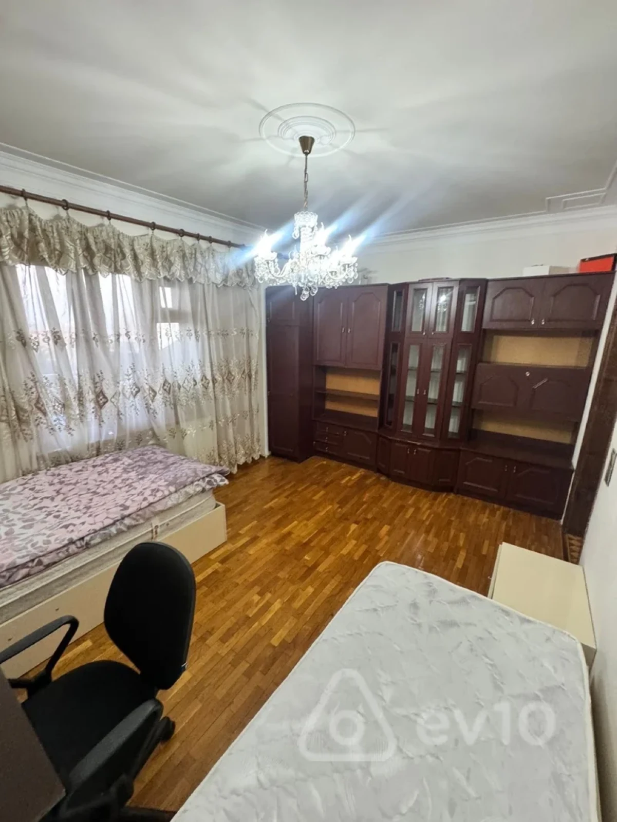 Kirayə verilir 4 otaqlı köhnə tikili 100 m²