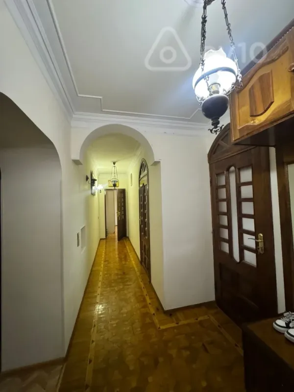 Kirayə verilir 4 otaqlı köhnə tikili 100 m²