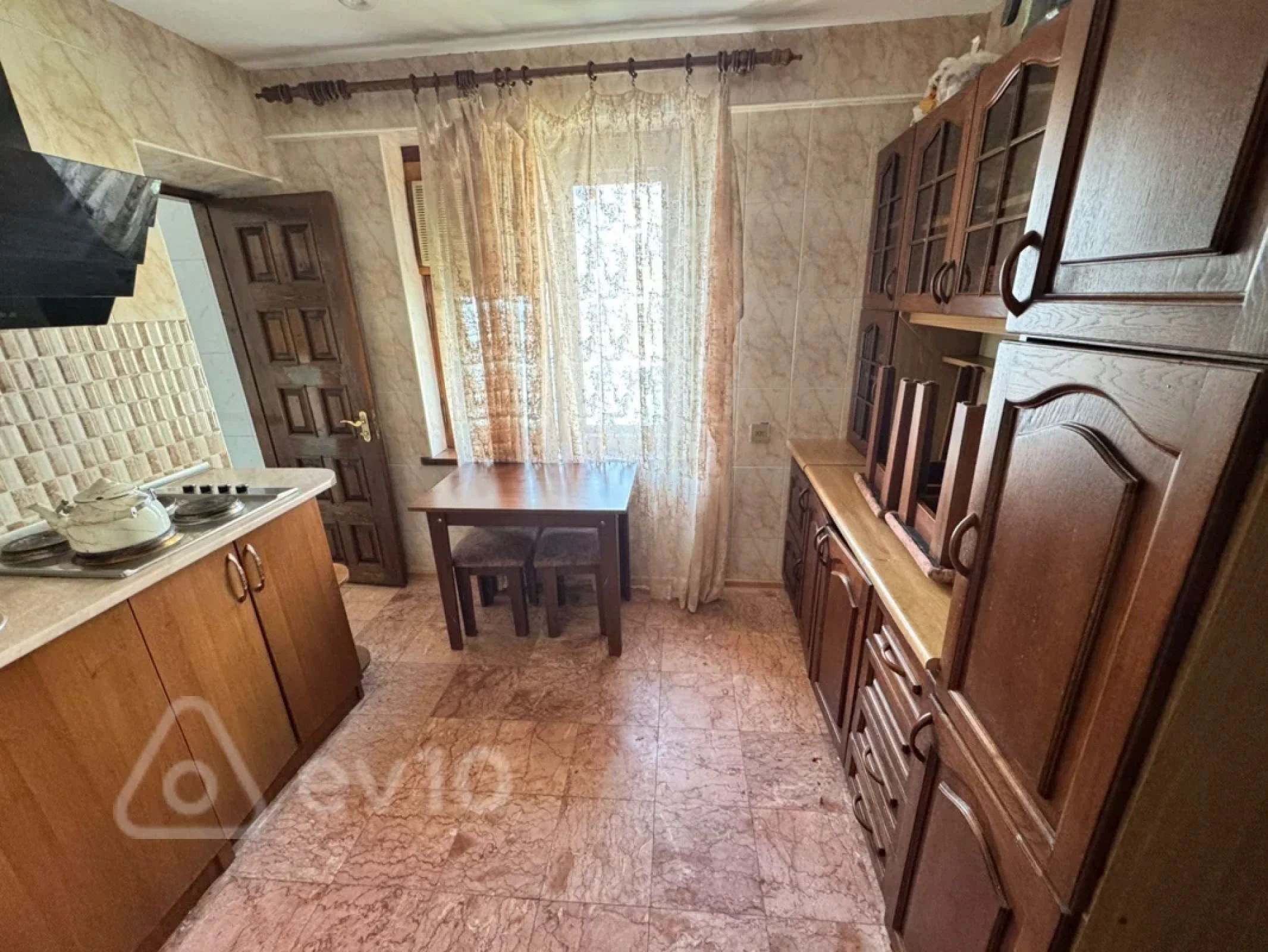 Kirayə verilir 4 otaqlı köhnə tikili 100 m²