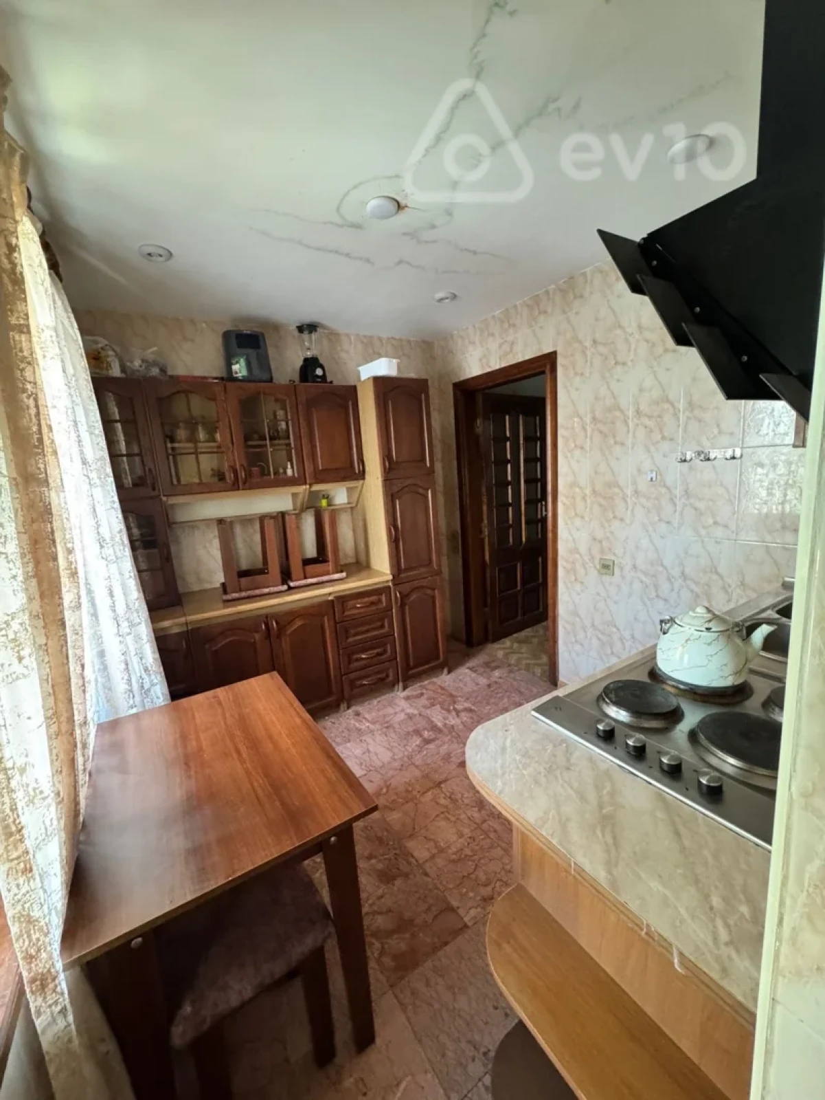 Kirayə verilir 4 otaqlı köhnə tikili 100 m²