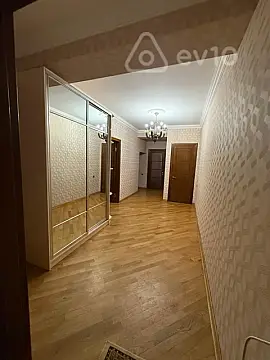 Kirayə verilir 3 otaqlı yeni tikili 134 m²