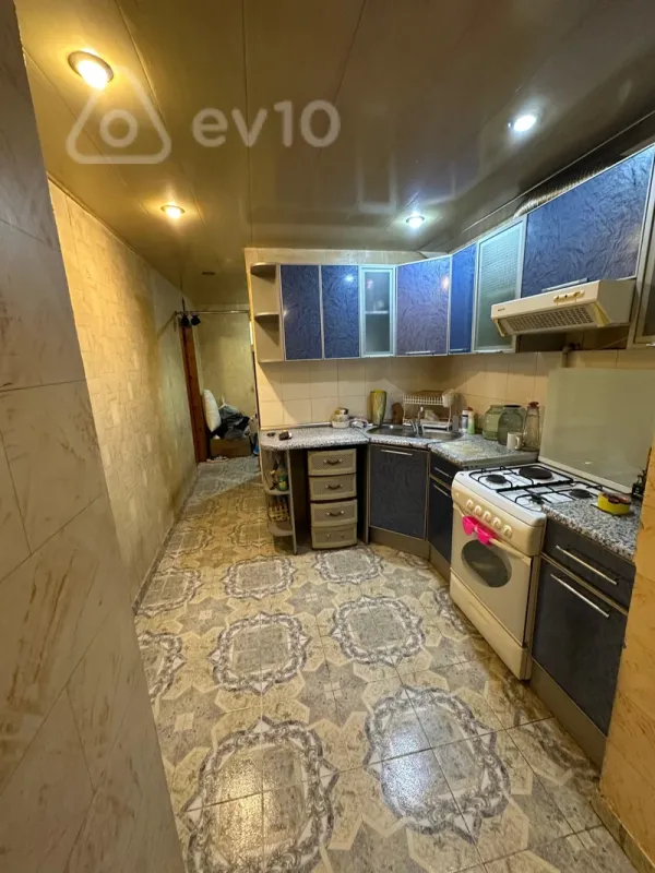 Satılır 2 otaqlı köhnə tikili 55 m²