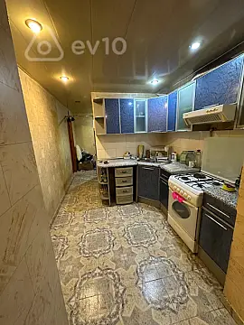 Satılır 2 otaqlı köhnə tikili 55 m²