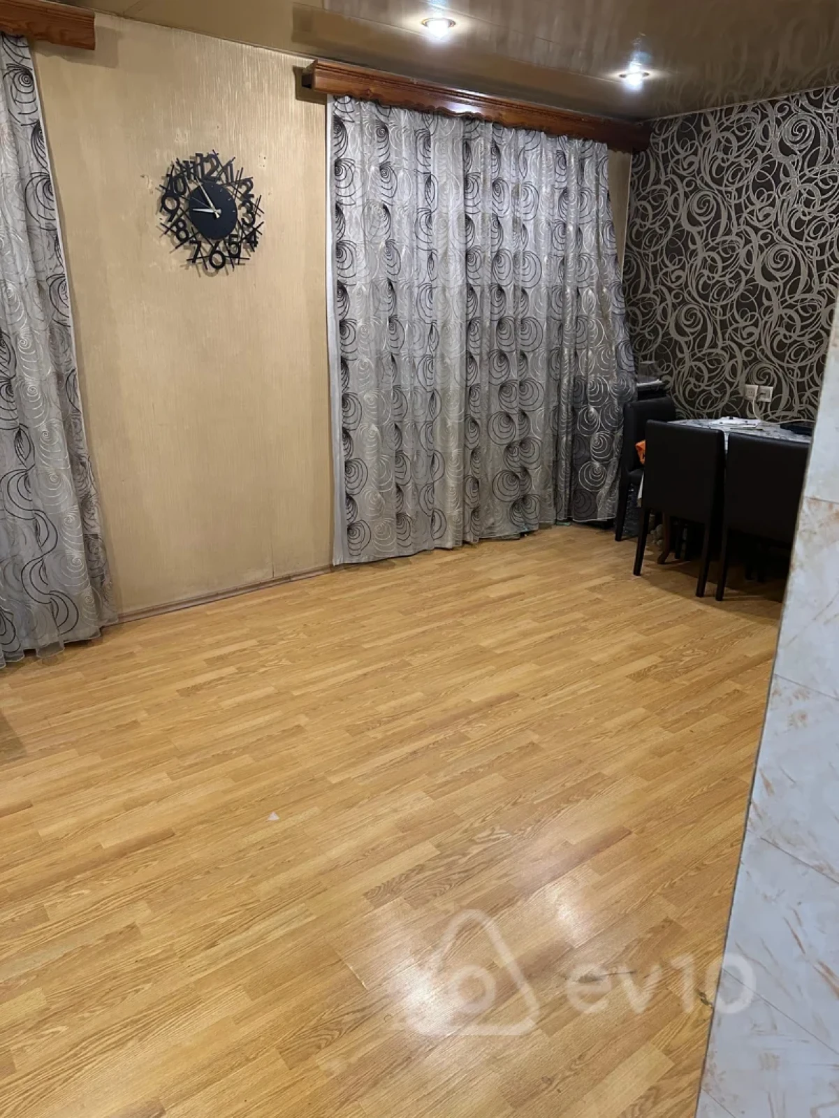Satılır 2 otaqlı köhnə tikili 55 m²