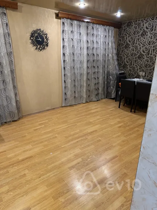Satılır 2 otaqlı köhnə tikili 55 m²