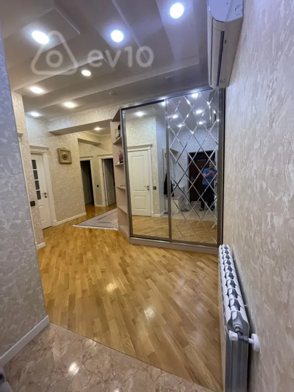 Satılır 3 otaqlı yeni tikili 127.4 m²