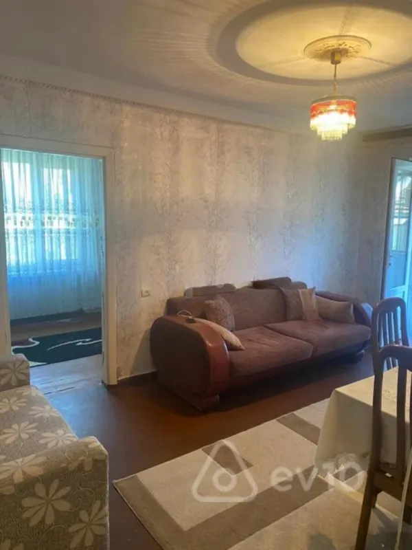 Kirayə verilir 2 otaqlı köhnə tikili 52 m²