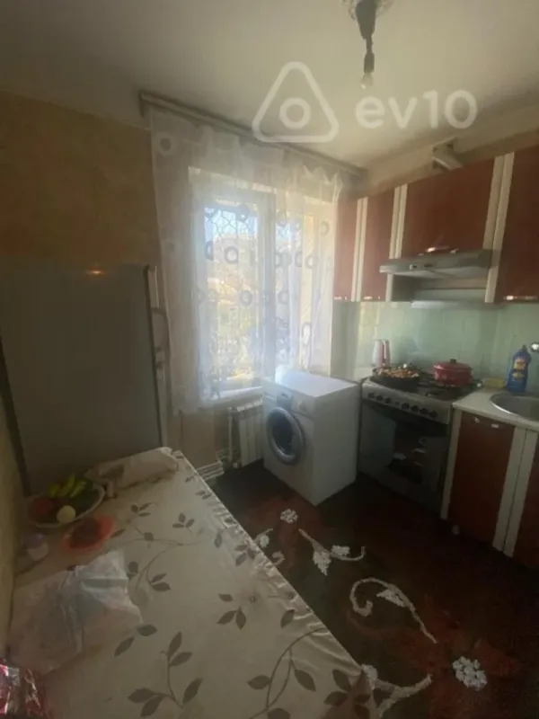 Kirayə verilir 2 otaqlı köhnə tikili 52 m²
