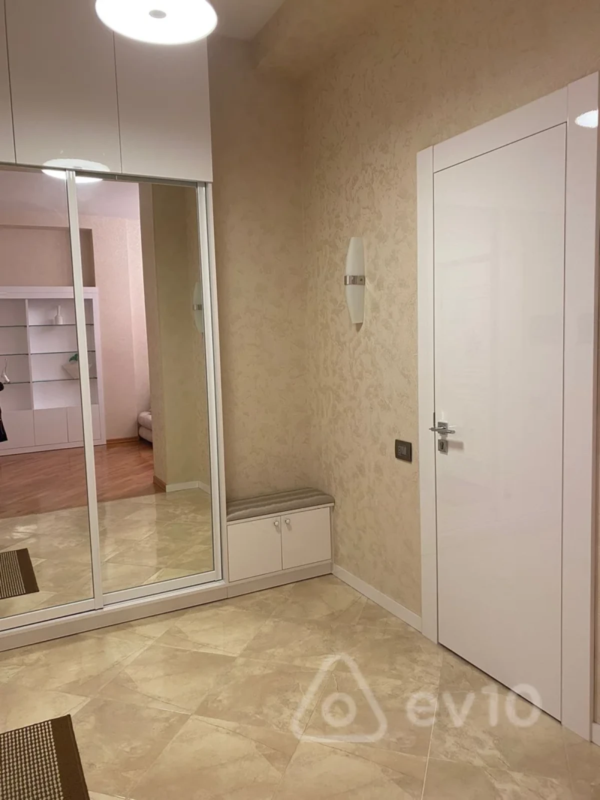 Kirayə verilir 2 otaqlı yeni tikili 70 m²