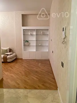 Kirayə verilir 2 otaqlı yeni tikili 70 m²