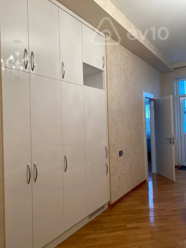 Kirayə verilir 2 otaqlı yeni tikili 70 m²