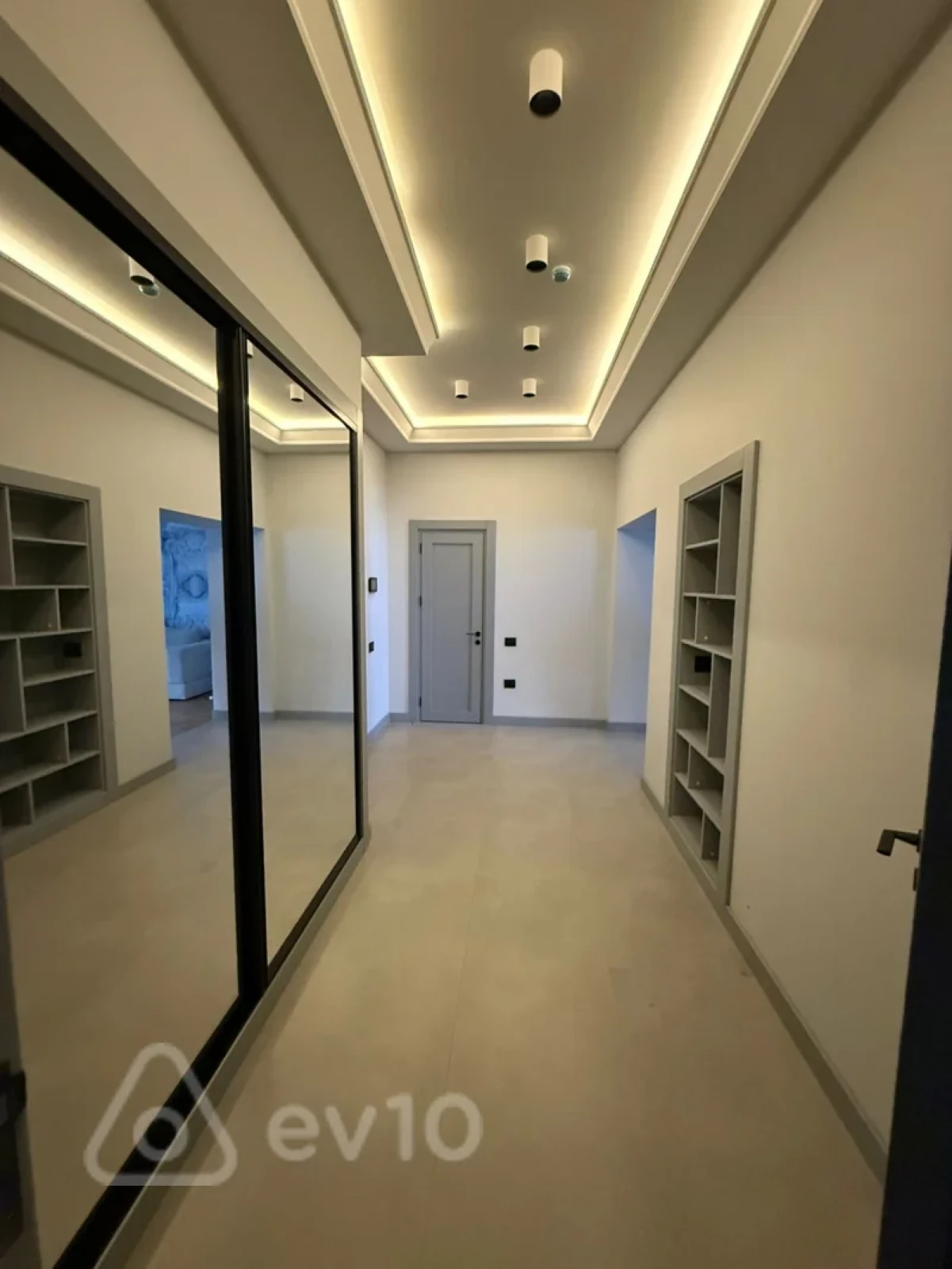 Kirayə verilir 2 otaqlı yeni tikili 120 m²
