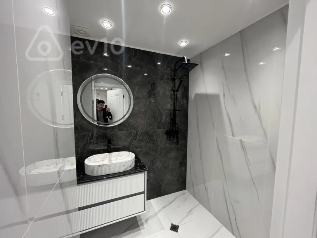 Satılır 3 otaqlı köhnə tikili 85 m²