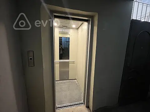 Satılır 3 otaqlı köhnə tikili 85 m²
