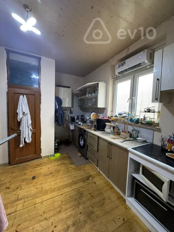 Kirayə verilir 2 otaqlı köhnə tikili 55 m²