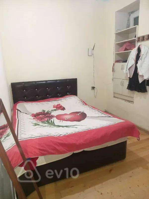 Kirayə verilir 2 otaqlı köhnə tikili 55 m²