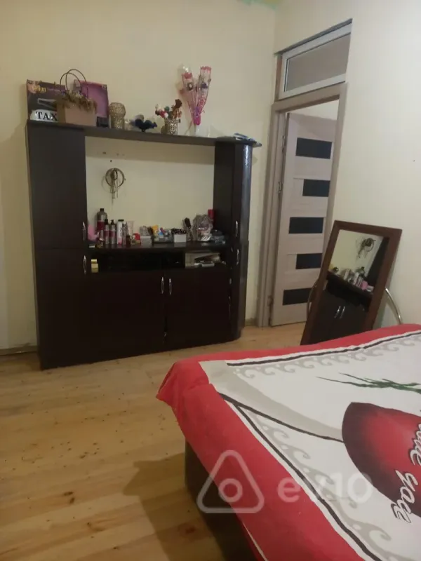 Kirayə verilir 2 otaqlı köhnə tikili 55 m²