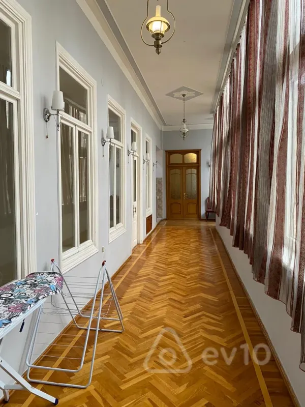 Kirayə verilir 4 otaqlı ofis 160 m²