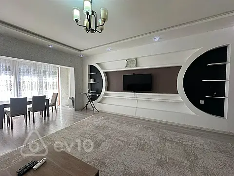 Kirayə verilir 2 otaqlı yeni tikili 87 m²