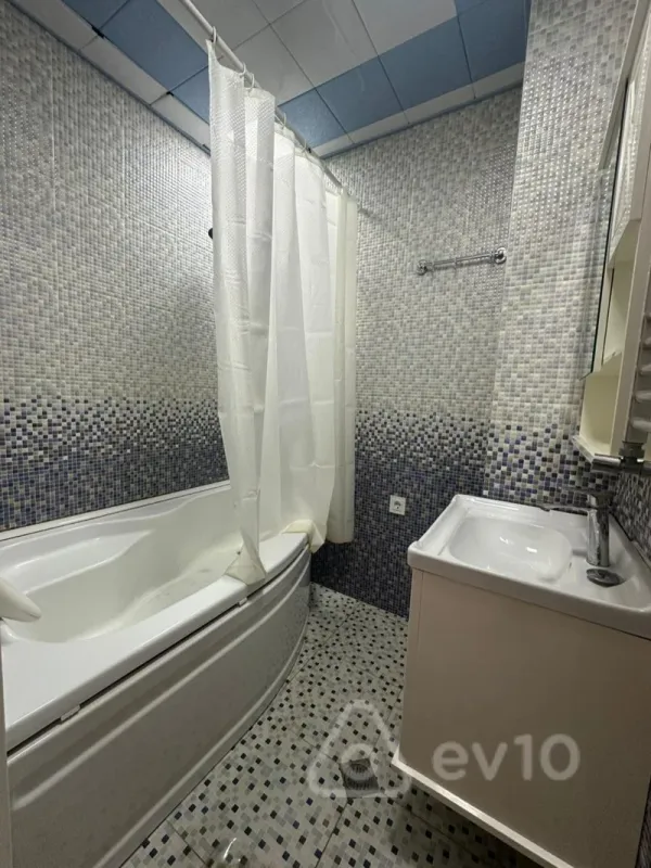 Kirayə verilir 2 otaqlı yeni tikili 87 m²