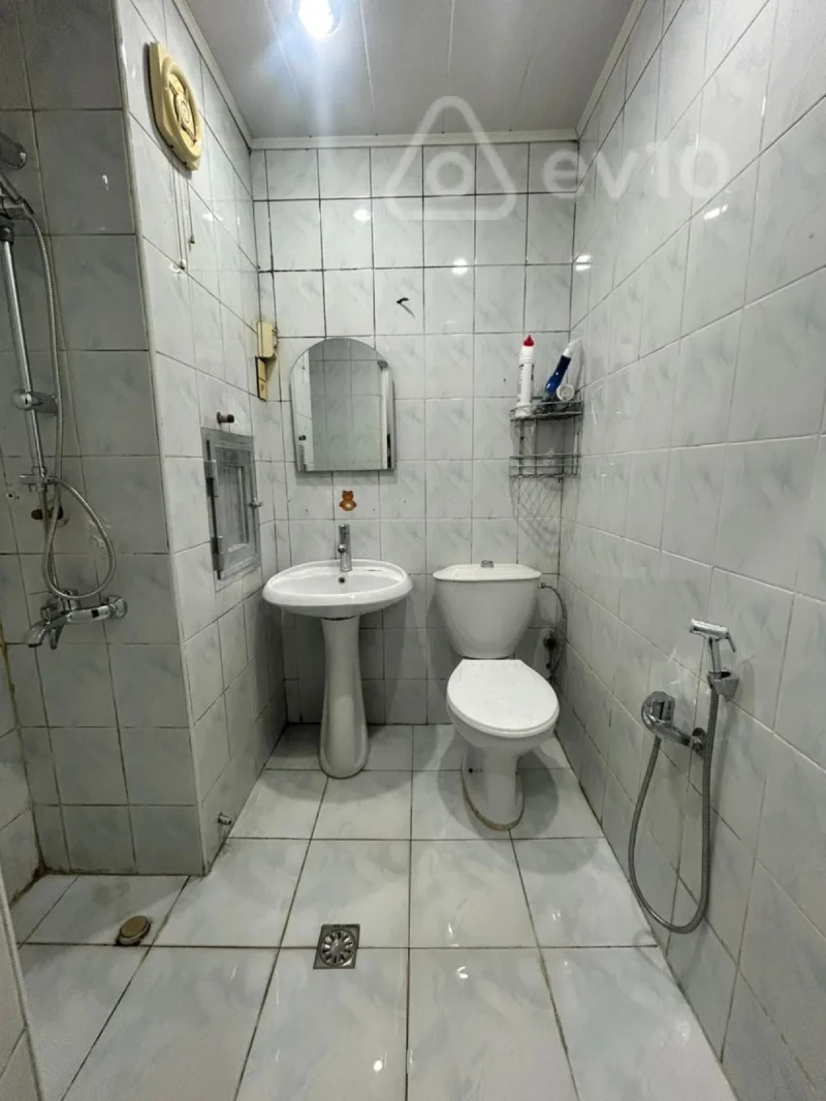 Kirayə verilir 2 otaqlı köhnə tikili 50 m²