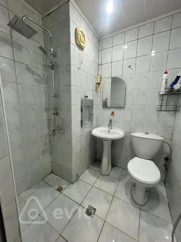 Kirayə verilir 2 otaqlı köhnə tikili 50 m²