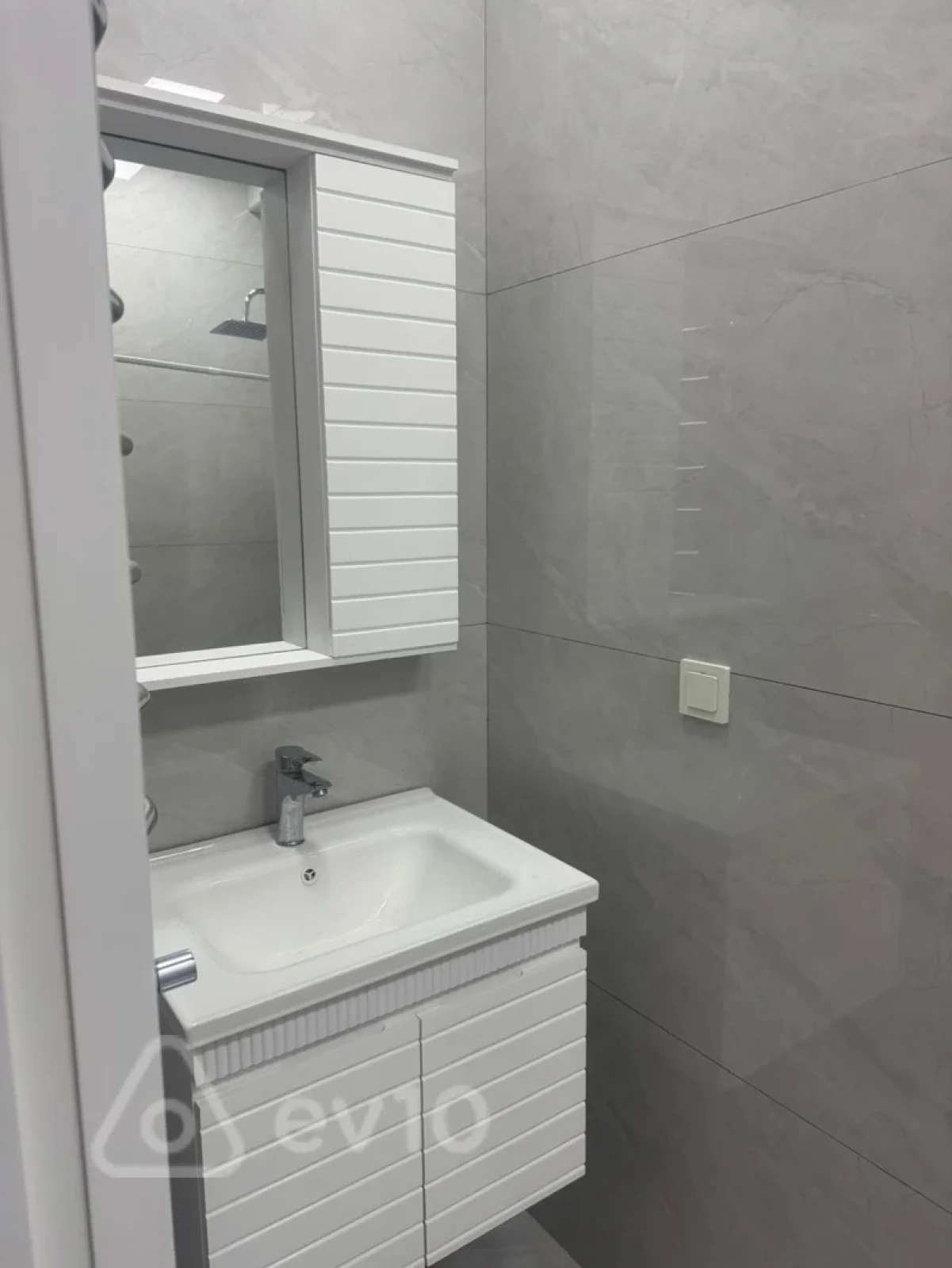 Kirayə verilir 3 otaqlı yeni tikili 80 m²