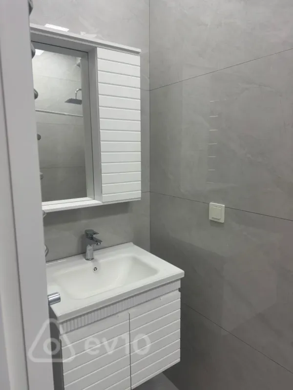 Kirayə verilir 3 otaqlı yeni tikili 80 m²
