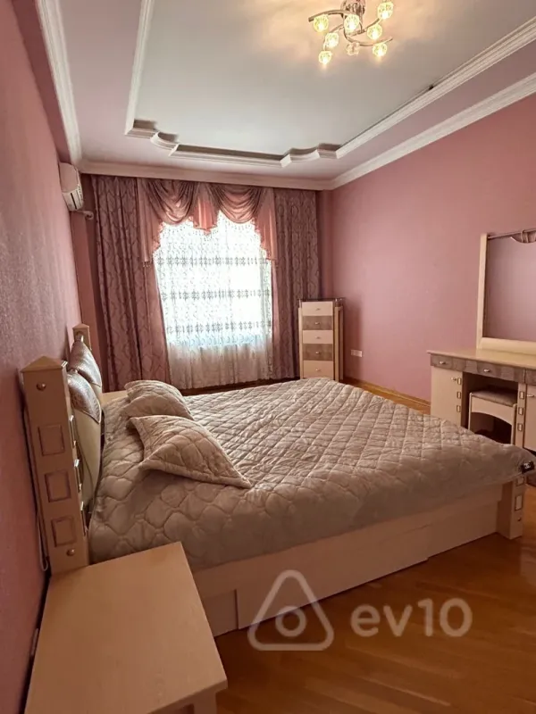 Kirayə verilir 3 otaqlı yeni tikili 123 m²