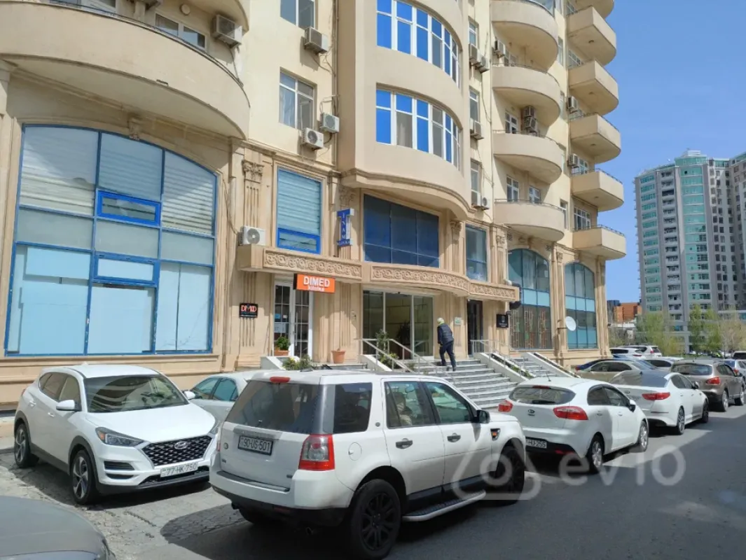 Kirayə verilir 3 otaqlı yeni tikili 123 m²