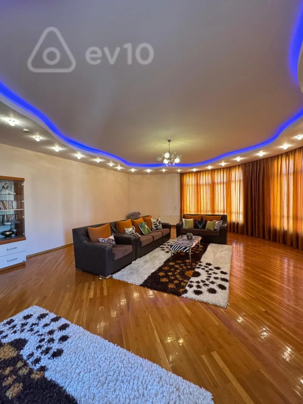 Satılır 4 otaqlı yeni tikili 230 m²