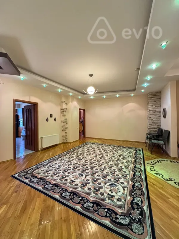 Satılır 4 otaqlı yeni tikili 230 m²