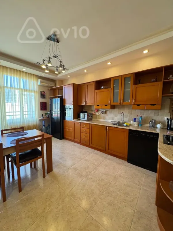 Satılır 4 otaqlı yeni tikili 230 m²