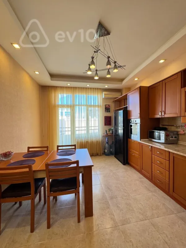 Satılır 4 otaqlı yeni tikili 230 m²