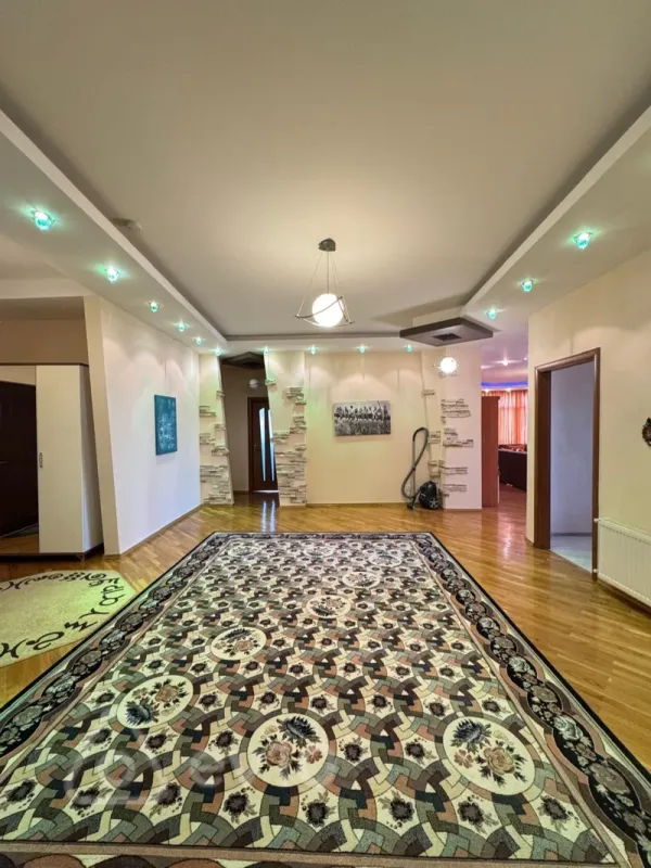 Satılır 4 otaqlı yeni tikili 230 m²