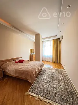 Satılır 4 otaqlı yeni tikili 230 m²