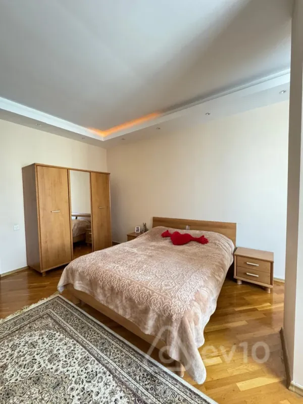 Satılır 4 otaqlı yeni tikili 230 m²