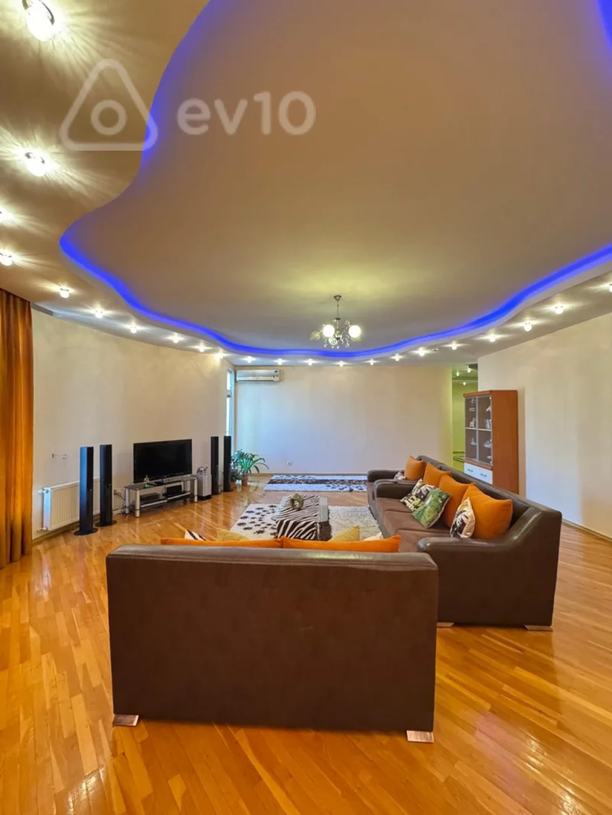 Satılır 4 otaqlı yeni tikili 230 m²