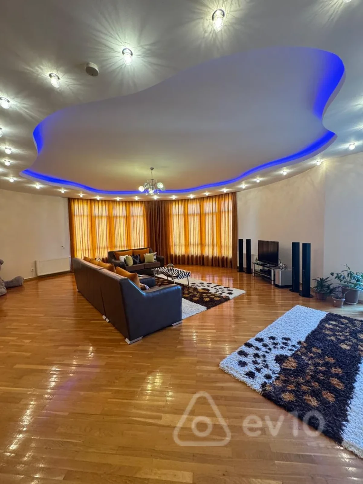 Satılır 4 otaqlı yeni tikili 230 m²