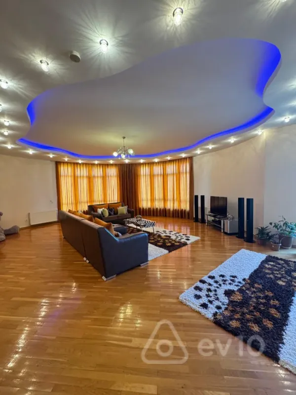Satılır 4 otaqlı yeni tikili 230 m²