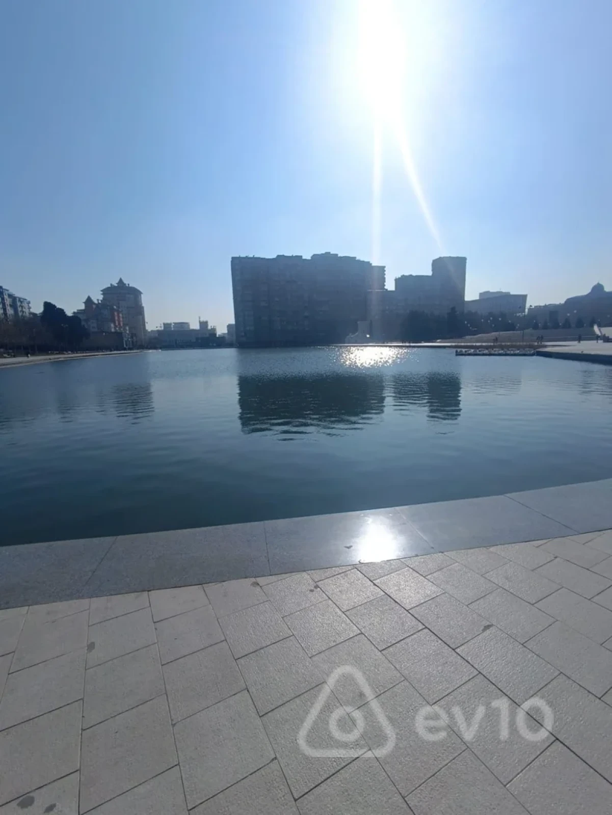 Kirayə verilir 3 otaqlı yeni tikili 141 m²