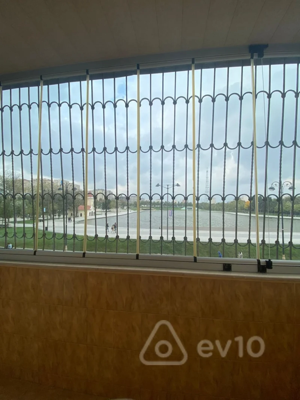 Kirayə verilir 3 otaqlı yeni tikili 141 m²